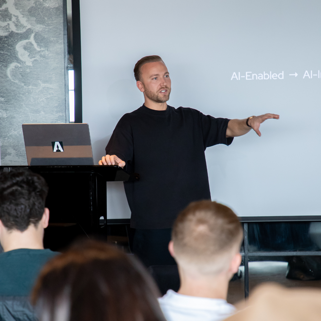 Jordan Platten presenting at mastermind